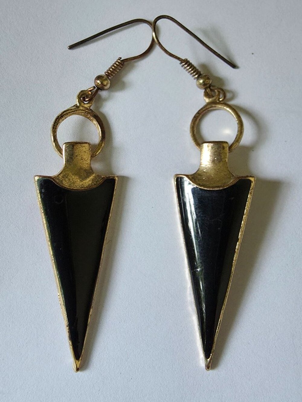 Cool 80s black and gold arrowhead earrings - gold tone black lacquer